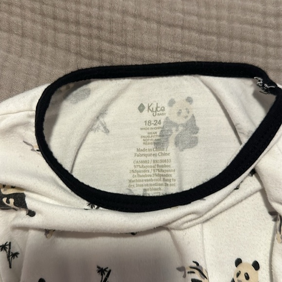 Kyte BABY long sleeve pajama in black and white zen (discontinued), 18-24 months - Picture 3 of 3